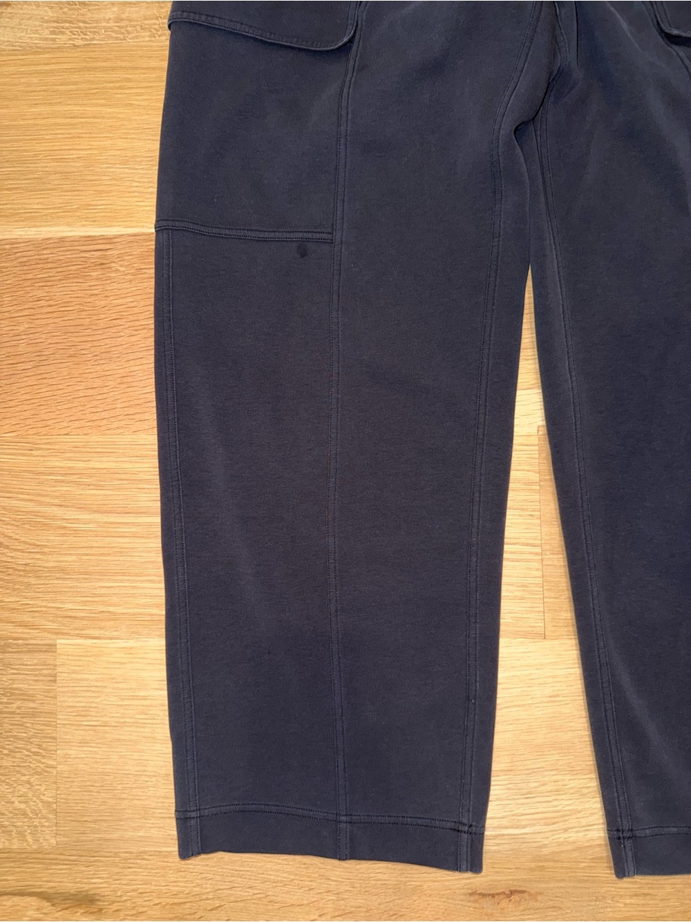Lululemon cotton blend women’s Black Cargo Sweatpants size 12 - Picture 3 of 11